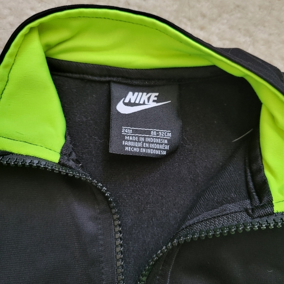 Lot of Nike light jacket and Adidas shoes - Picture 3 of 11